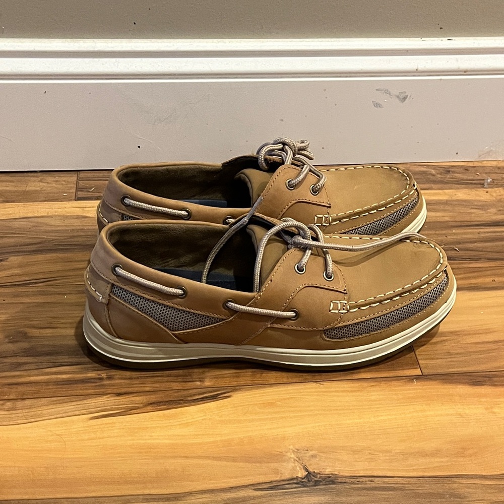 Men’s World Wide Sportsman Casual Dress Shoes.